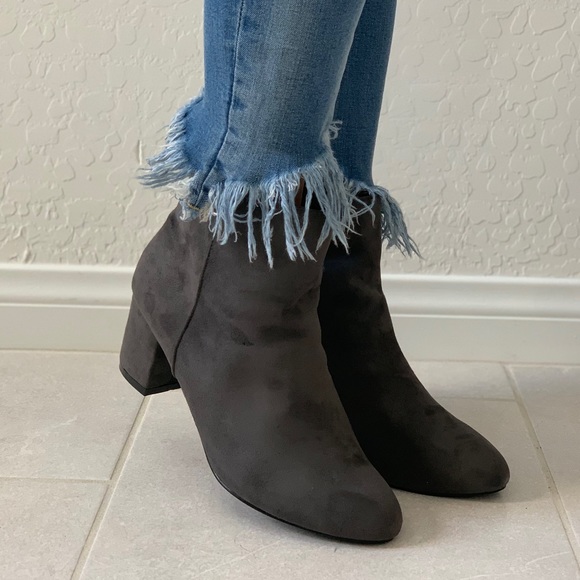 NIB Gray Kitten Block Heel Chelsea Ankle Booties - Picture 6 of 8